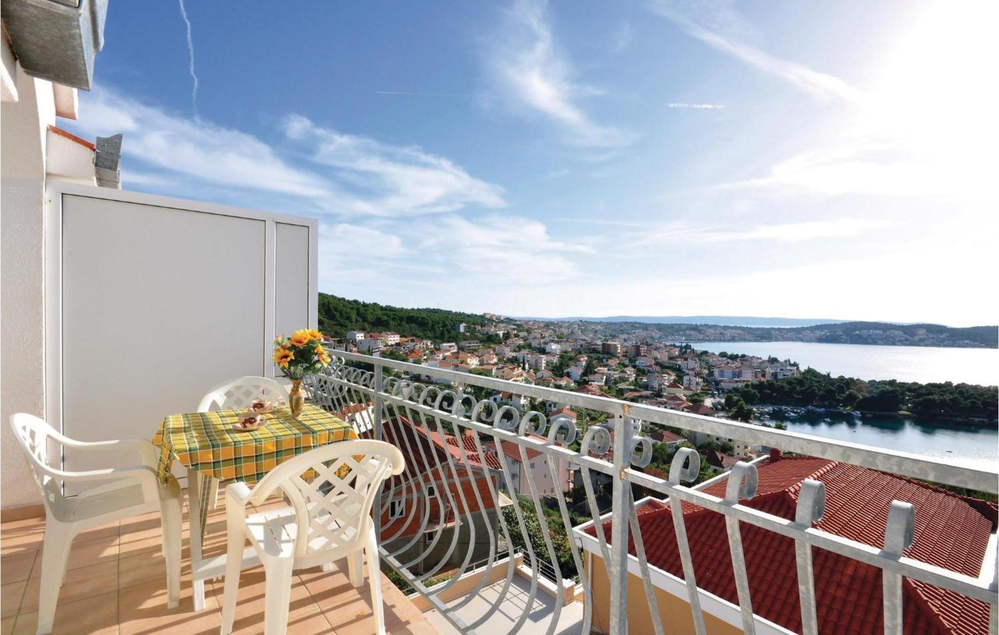 Amazing Apartment In Trogir With Kitchen מראה חיצוני תמונה
